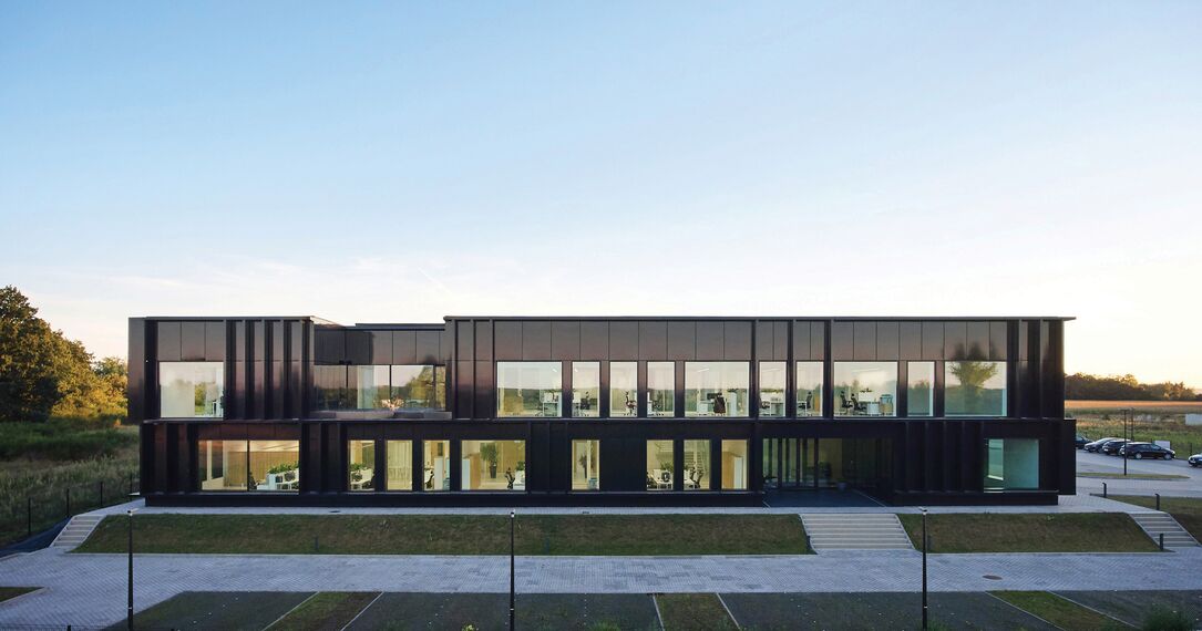 CW 50-HI Façades and ConceptSystem 59Pa Windows - Pivexin Technology Headquarter located in Babice, Poland