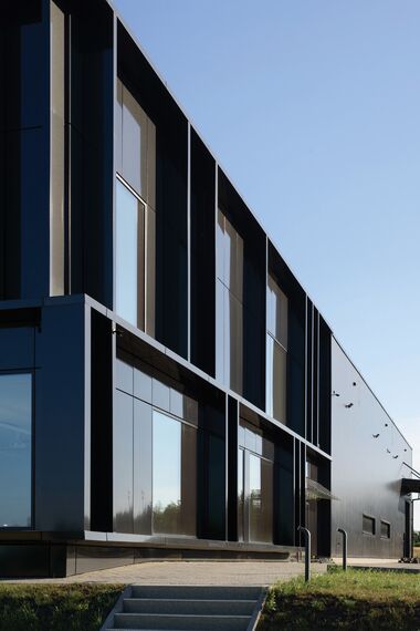 CW 50-HI Façades and ConceptSystem 59Pa Windows - Pivexin Technology Headquarter located in Babice, Poland