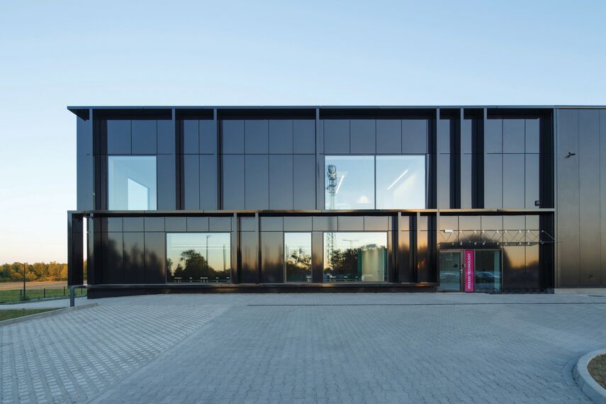 CW 50-HI Façades and ConceptSystem 59Pa Windows - Pivexin Technology Headquarter located in Babice, Poland