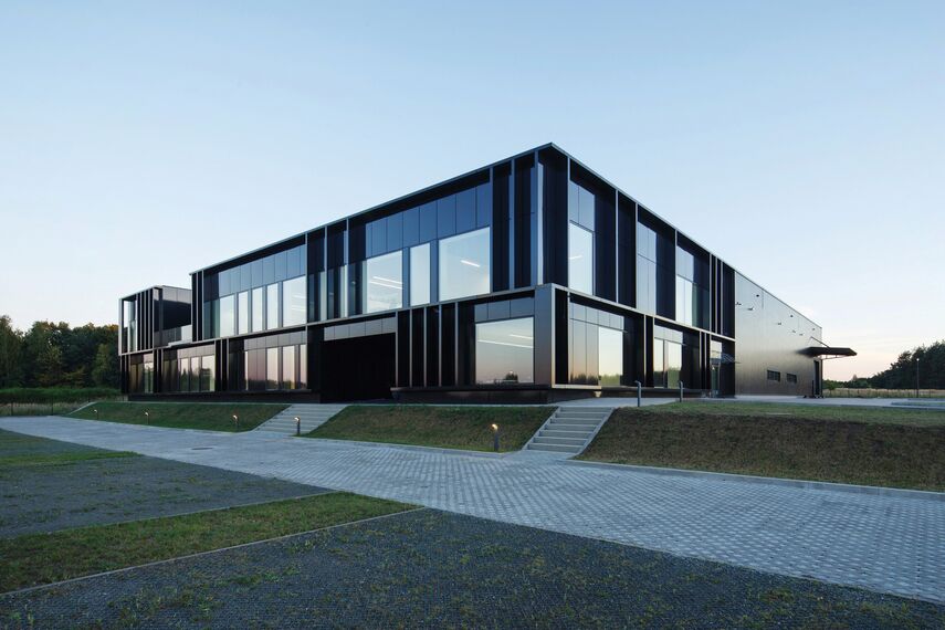 CW 50-HI Façades and ConceptSystem 59Pa Windows - Pivexin Technology Headquarter located in Babice, Poland