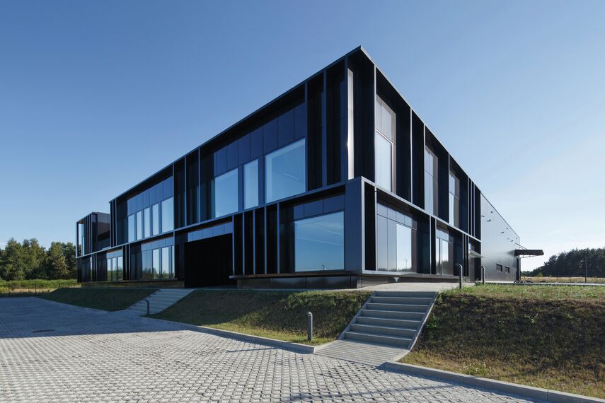 CW 50-HI Façades and ConceptSystem 59Pa Windows - Pivexin Technology Headquarter located in Babice, Poland