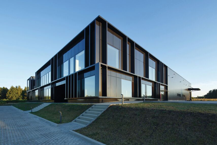 CW 50-HI Façades and ConceptSystem 59Pa Windows - Pivexin Technology Headquarter located in Babice, Poland