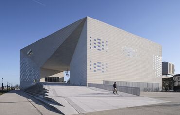 ConceptDoor 45Pa Doors, ConceptWall 86 Façades, ConceptPatio 130 Sliding & Folding and ConceptWall 50 Façades - Entertainment LA MÉCA located in Bordeaux, France